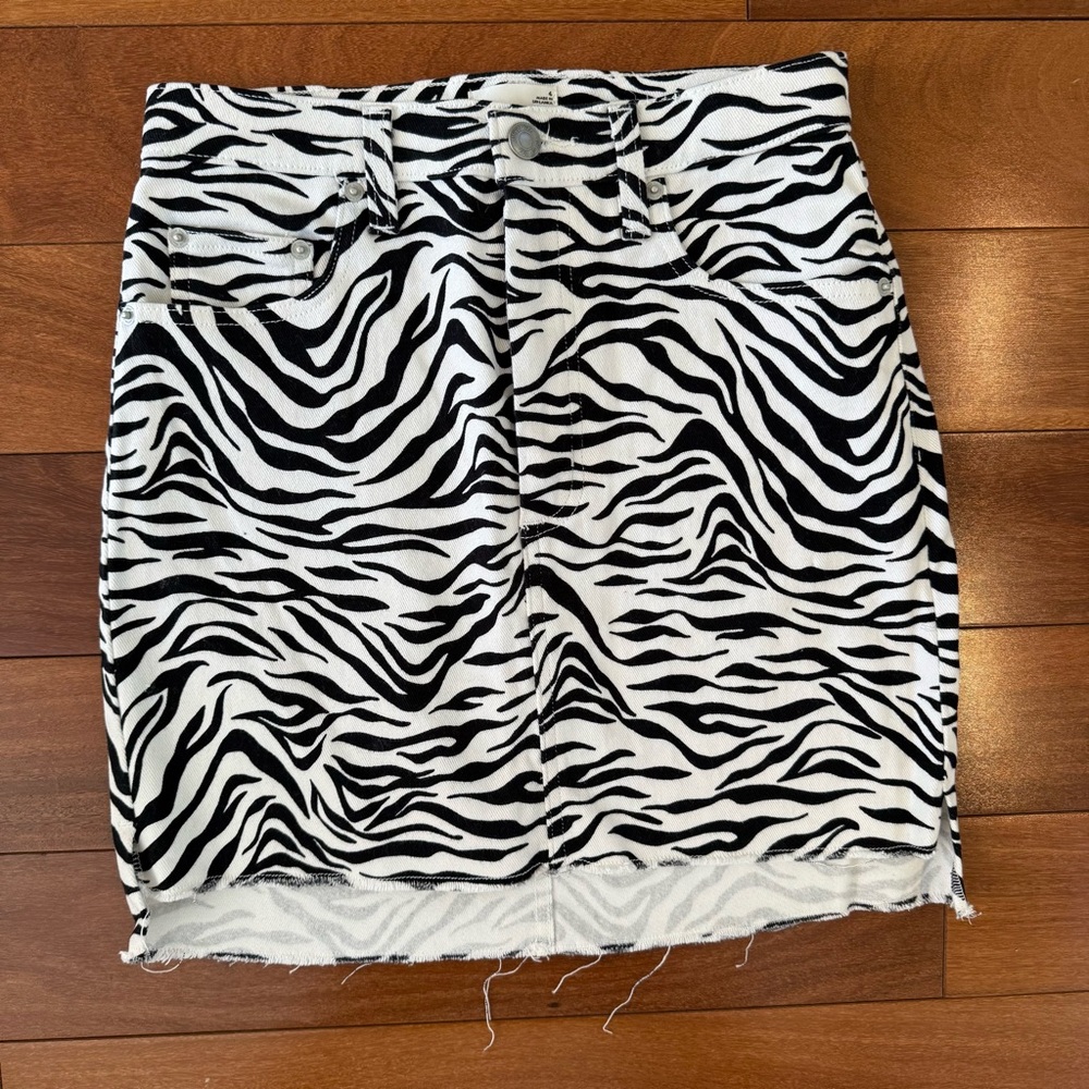 Wilfred Zebra Print Denim Skirt from aritzia